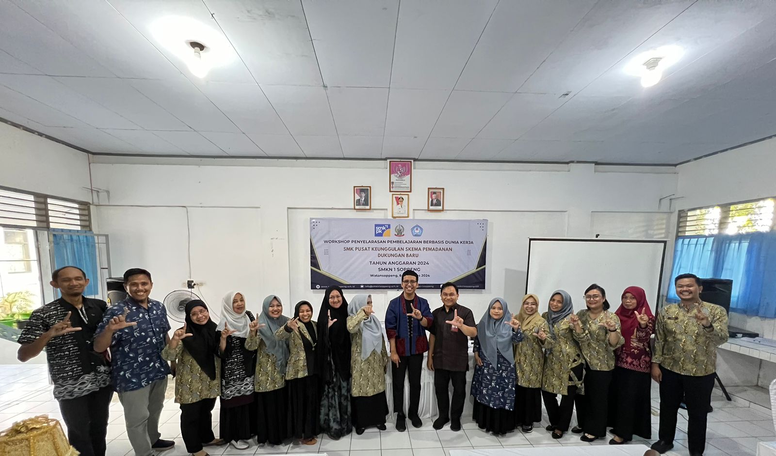 Read more about the article Penutupan Workshop Penyelarasan Pembelajaran Berbasis Dunia Kerja di SMKN 1 Soppeng