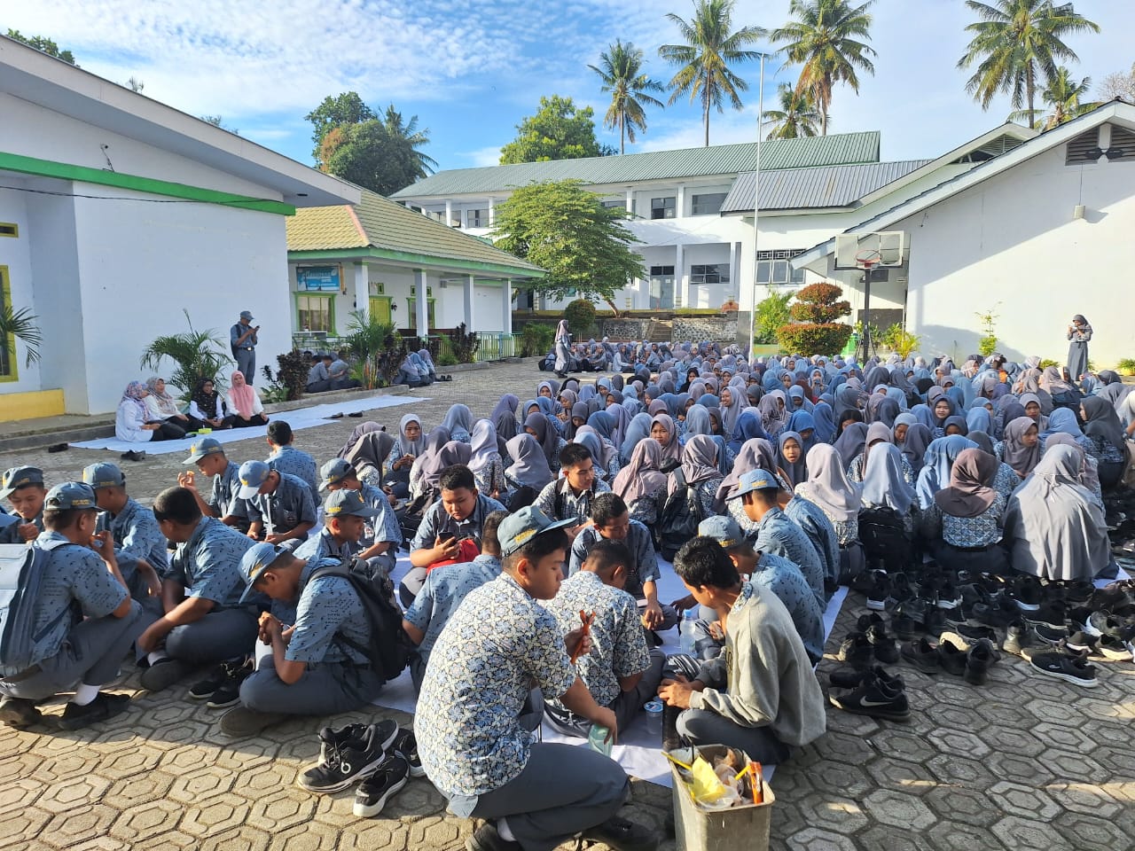 You are currently viewing SMKN 1 Soppeng Gelar Kegiatan Sehat, Bagikan Tablet Tambah Darah dan Sarapan Bersama