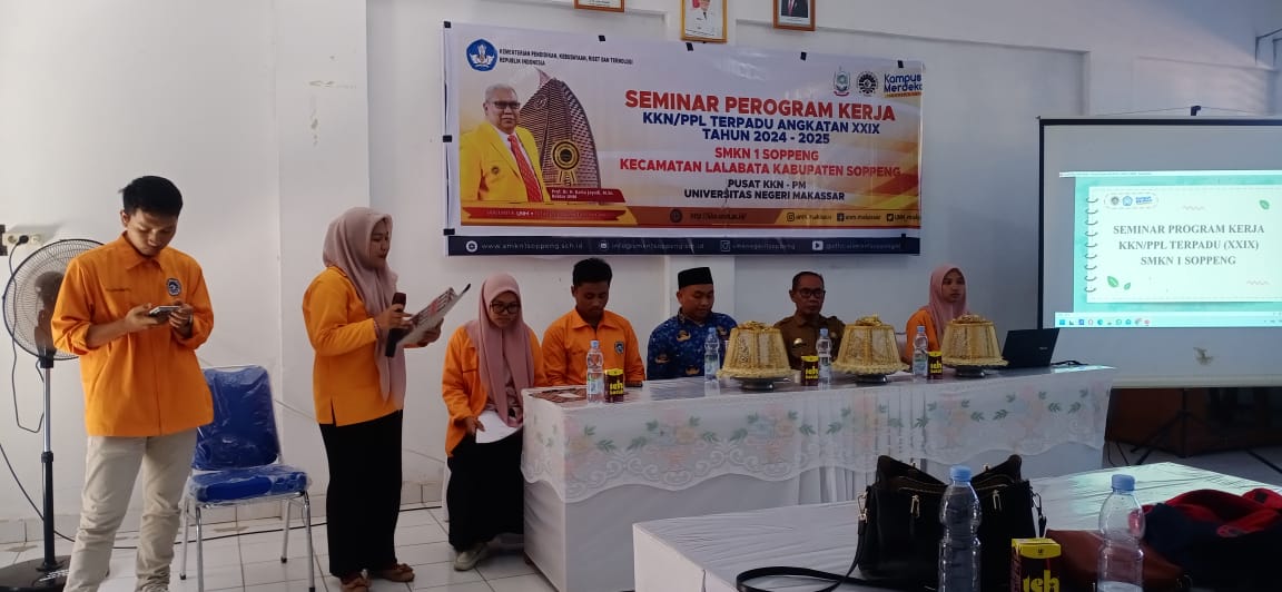 You are currently viewing Mahasiswa KKN-PPL UNM Sosialisasikan Program Kerja di SMKN 1 Soppeng