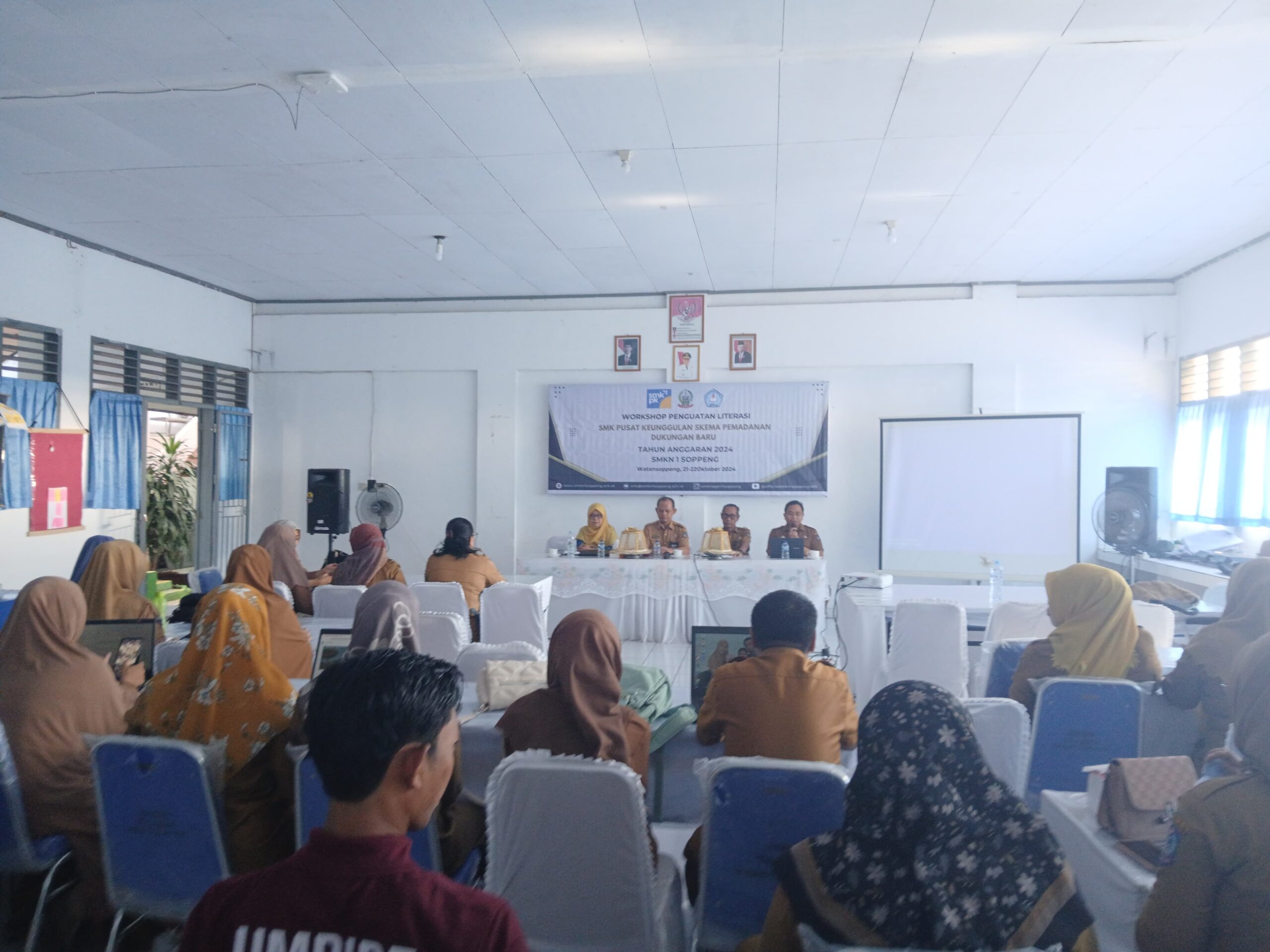 You are currently viewing Workshop Penguatan Literasi di SMK Negeri 1 Soppeng