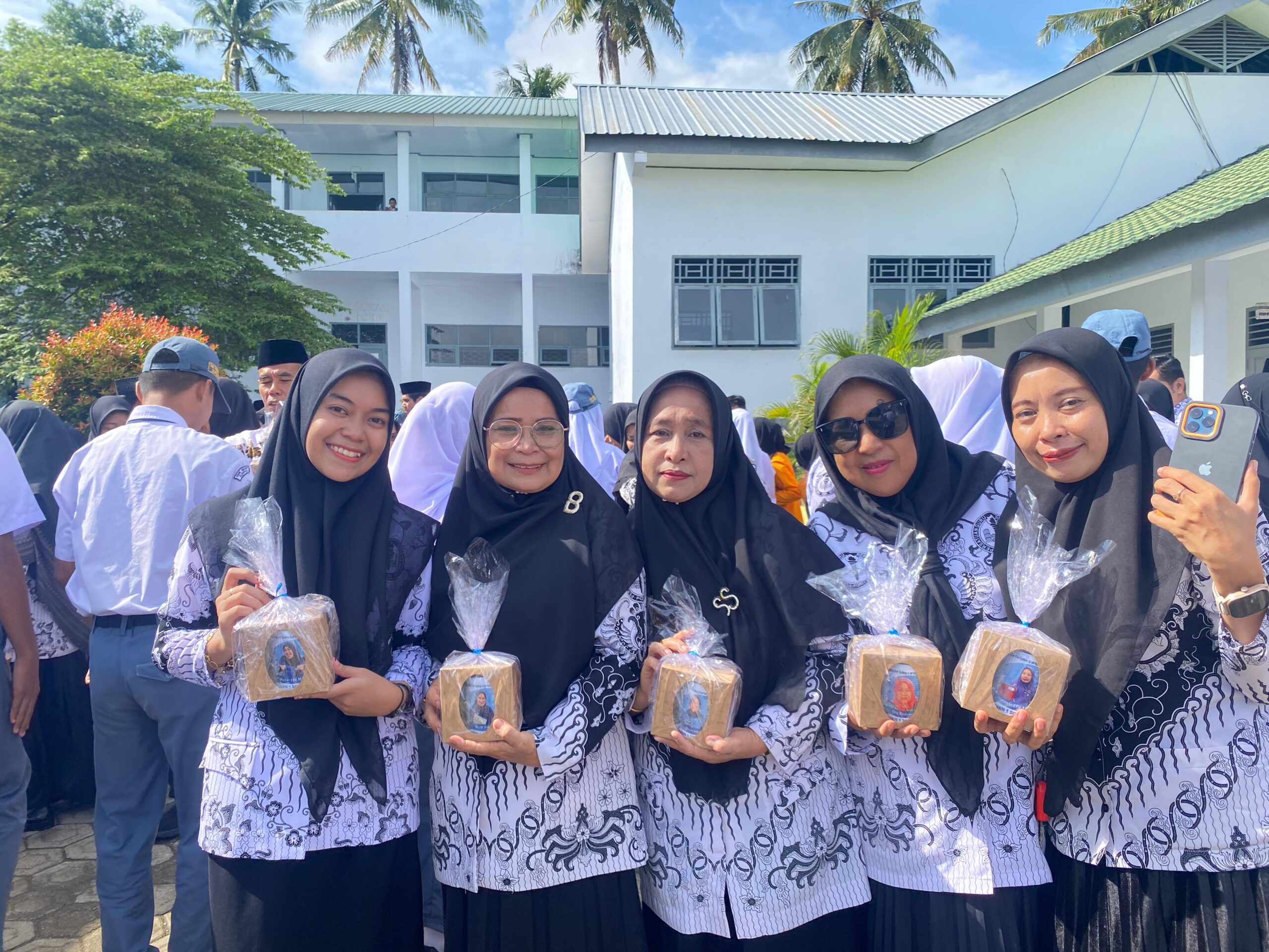 Read more about the article Lima Personil Tenaga Teknis SMKN 1 Soppeng Lulus Seleksi PPPK 2024 Dinas Pendidikan Provinsi Sulawesi Selatan