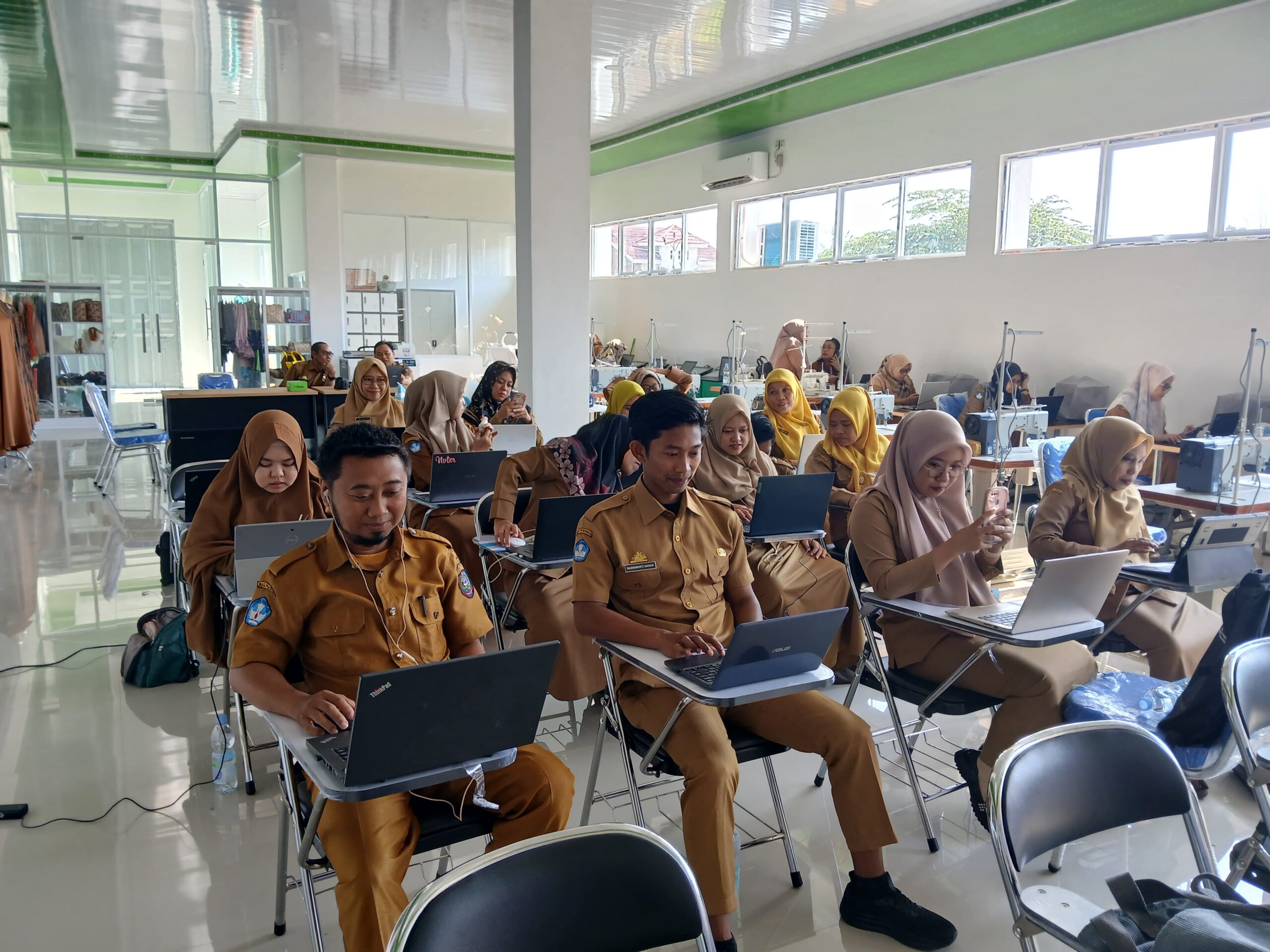 You are currently viewing SMKN 1 Soppeng Gelar Uji Kemahiran Berbahasa Indonesia (UKBI)