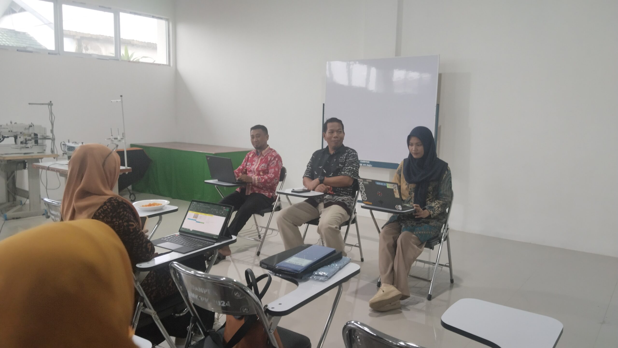 Read more about the article Persiapan Melepas Tendik memasuki Purna Bhakti di Malino : Panitia Rapat Konsolidasi