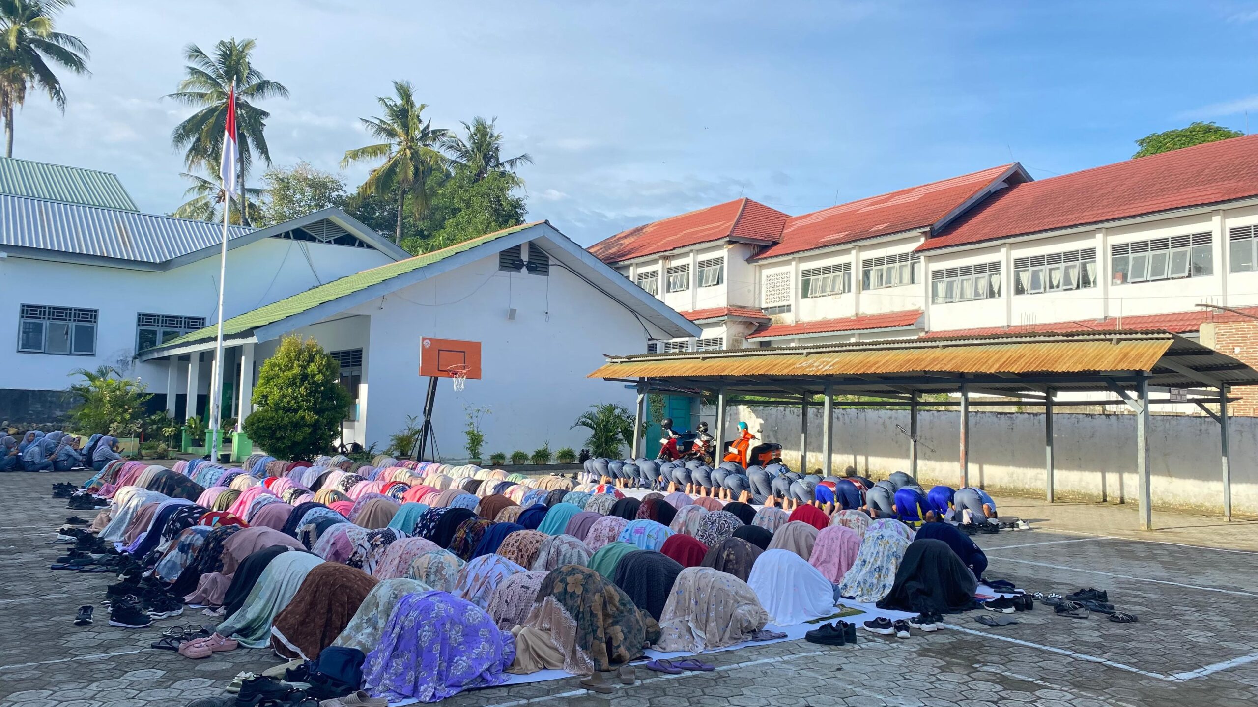 Read more about the article Pelaksanaan Budaya Positif : Sholat Dhuha di SMKN 1 Soppeng