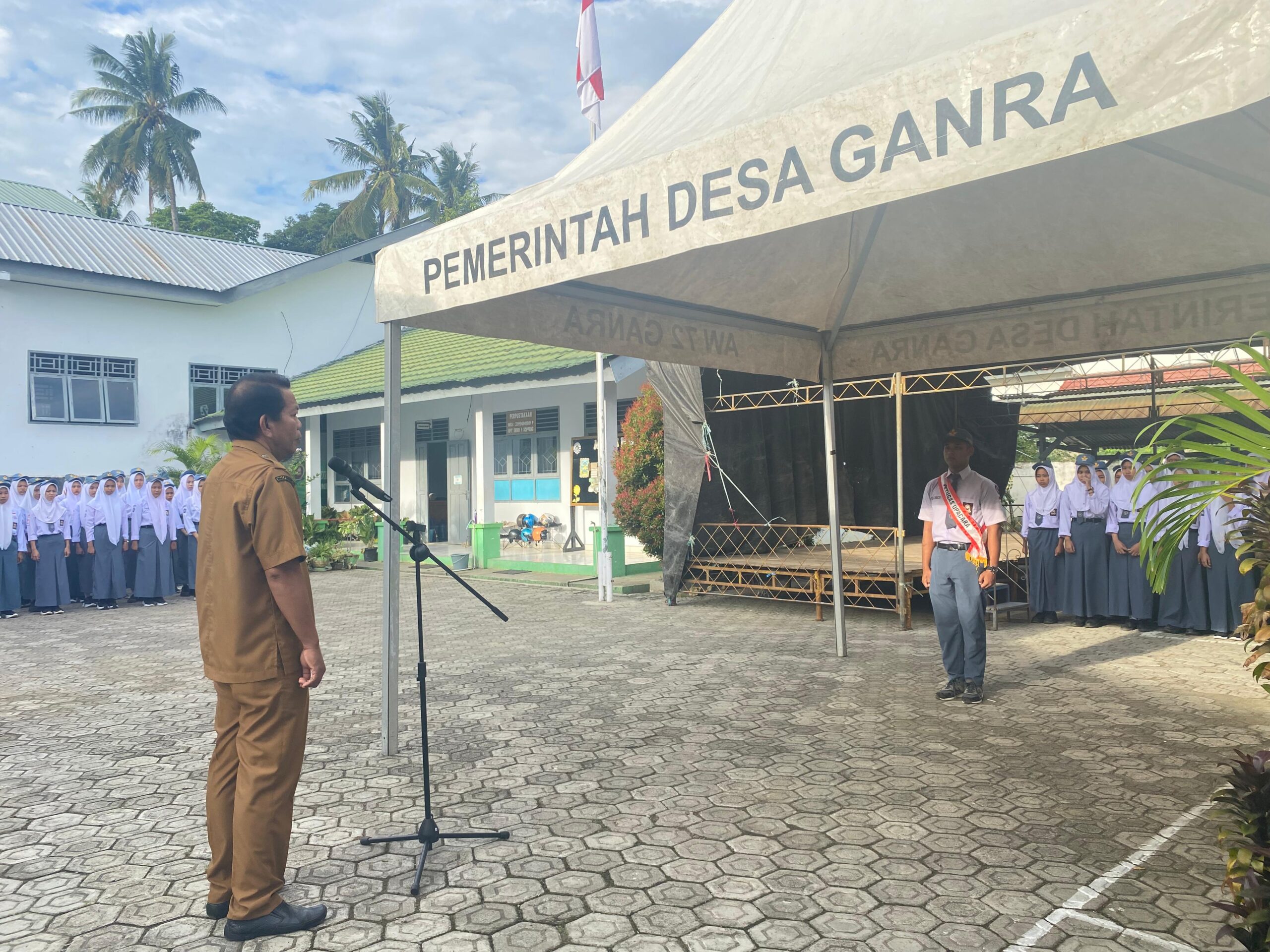 Read more about the article Gelar Apel Pagi, Pembina : Mari Sukseskan Kegiatan Isra’ Mi’raj dan Milad Sekolah