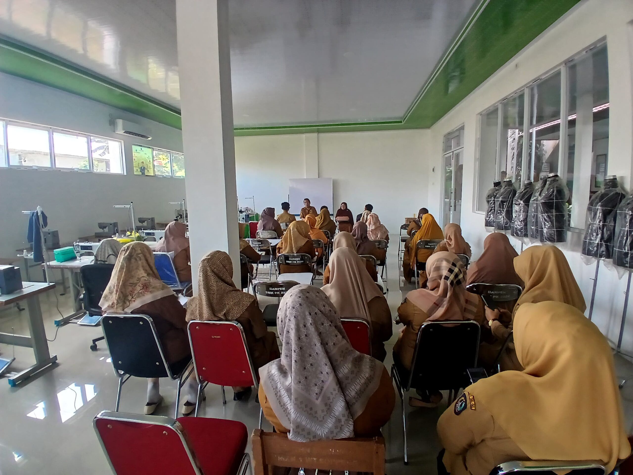 You are currently viewing Penyamaan Persepsi Tugas Sekolah Binaan oleh Hj. Awaliah, S.Pd., M.Pd.