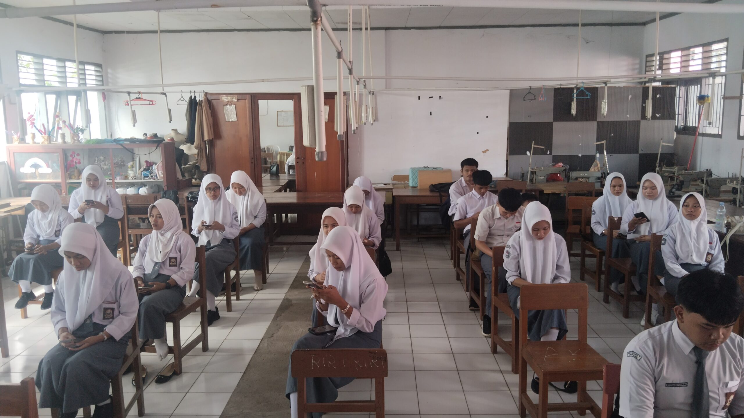 Read more about the article Ujian Sekolah (US) SMKN 1 Soppeng Tahun Pelajaran 2024/2025 Resmi Dimulai