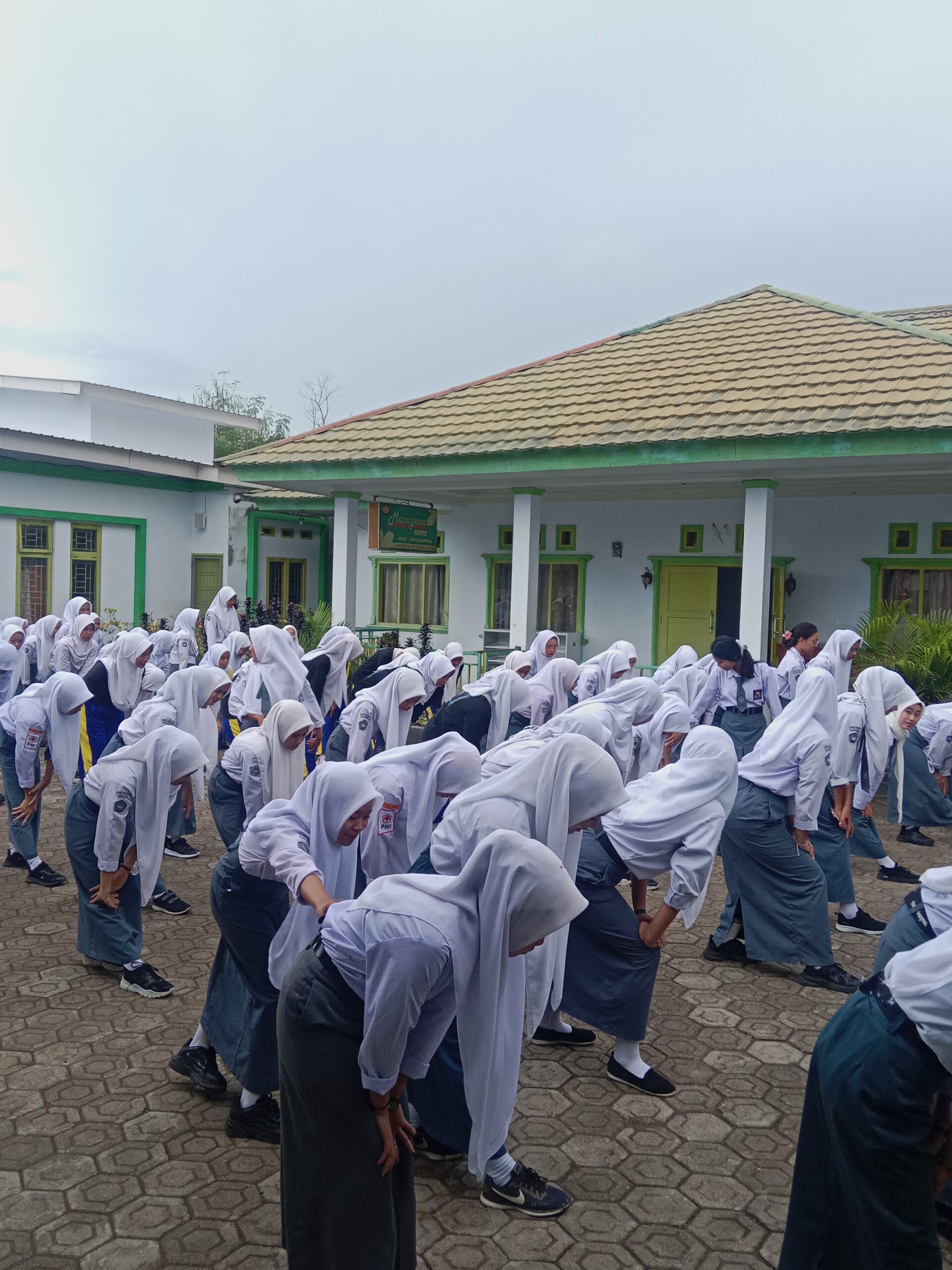 Read more about the article SMKN 1 Soppeng Gelar Senam Anak Indonesia Hebat (SAIH) Tingkatkan Semangat dan Kesehatan Siswa