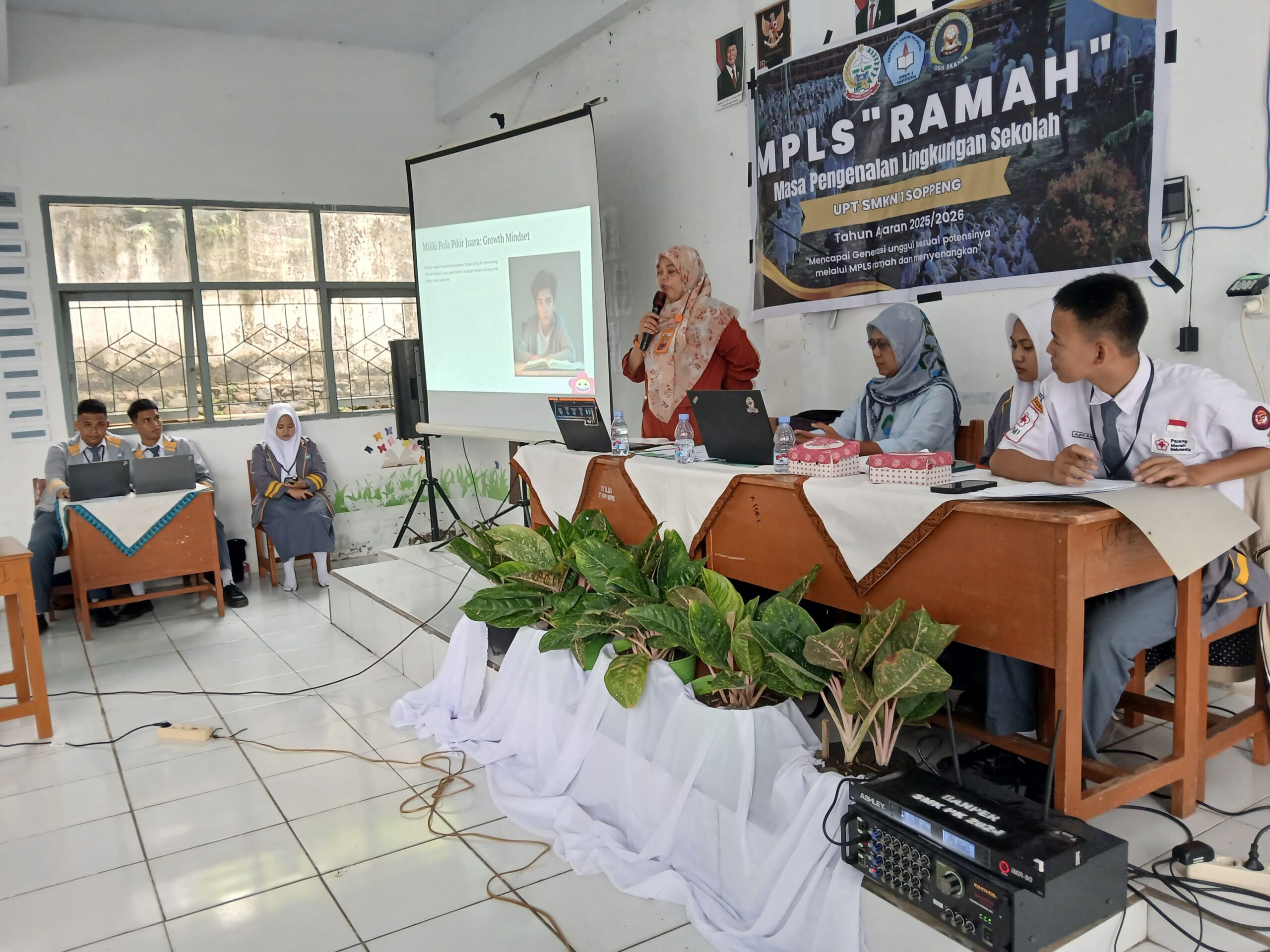 Read more about the article MPLS Hari Kedua di SMKN 1 Soppeng: Penguatan Kurikulum, Karakter, dan Strategi Belajar Efektif