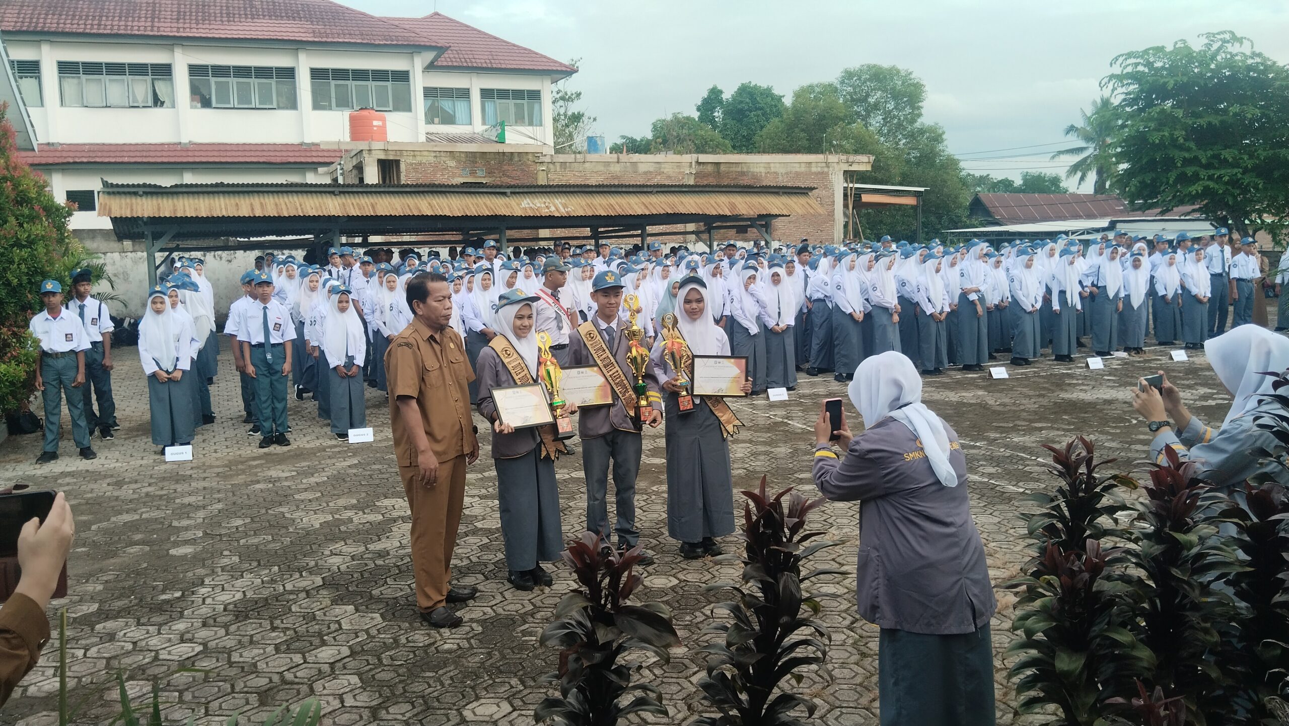 Read more about the article Apel Pagi SMKN 1 Soppeng Tandai Hari Pertama Masuk Sekolah Tahun Pelajaran 2025/2026