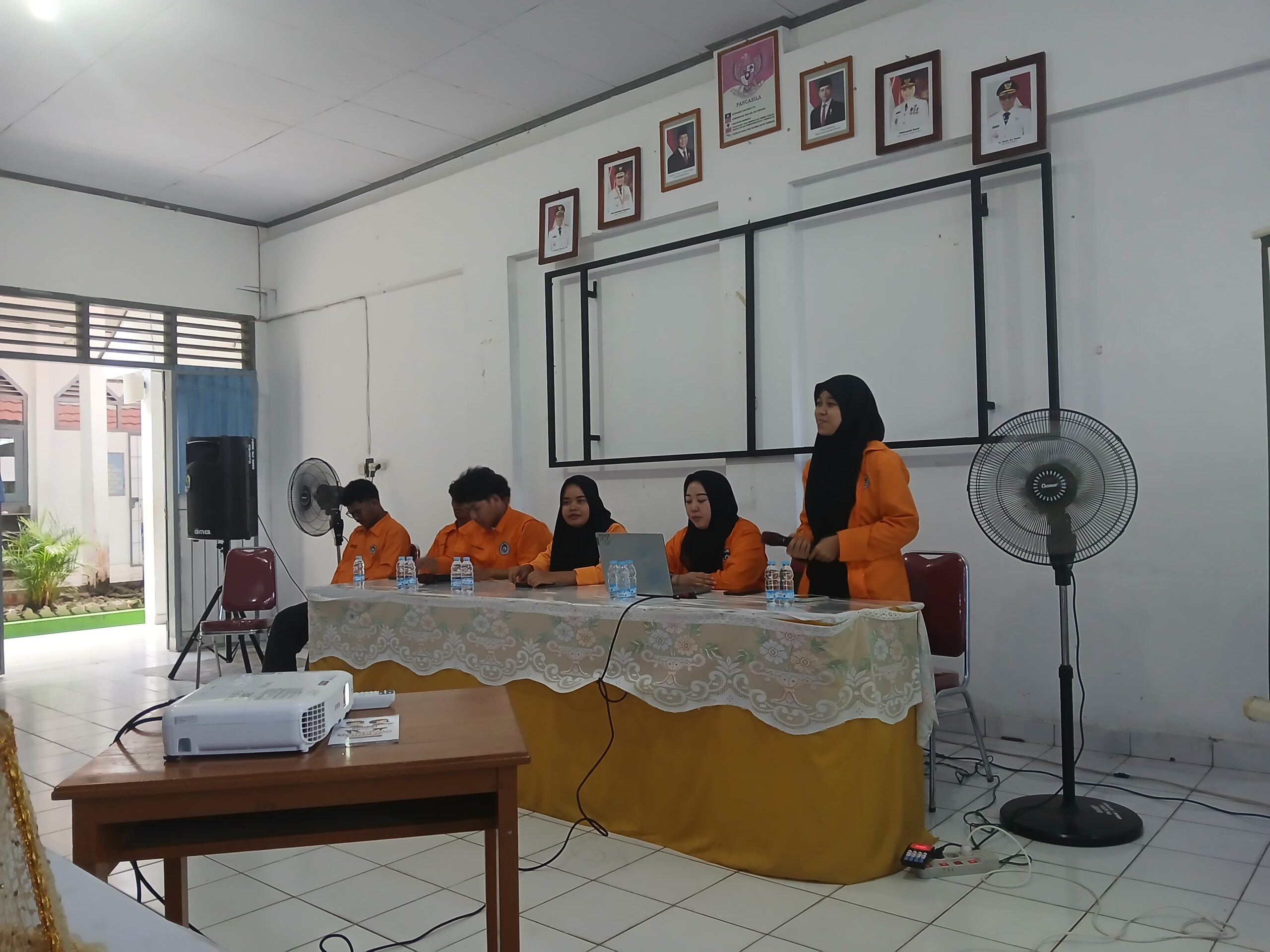 Read more about the article Seminar Program Kerja KKN-PPL Terpadu Angkatan XXXI di SMKN 1 Soppeng