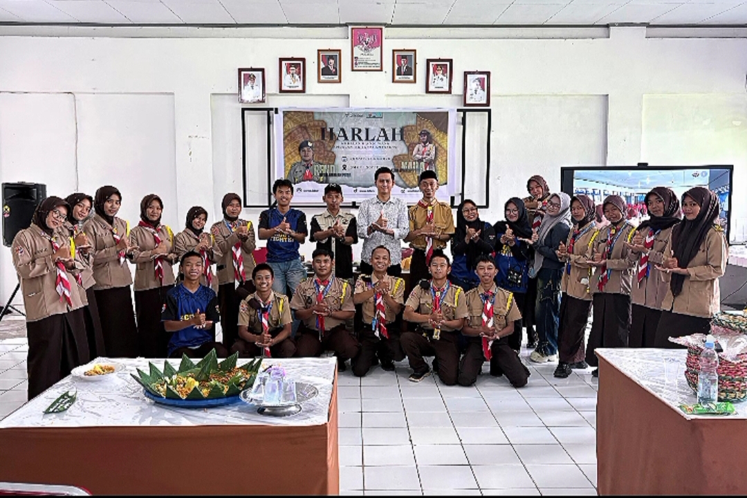 Read more about the article HARLAH KE-13 AMBALAN H. ANDI WANA DAN WE TENRI AMPARENG SMKN 1 SOPPENG DIGELAR PENUH KEAKRABAN