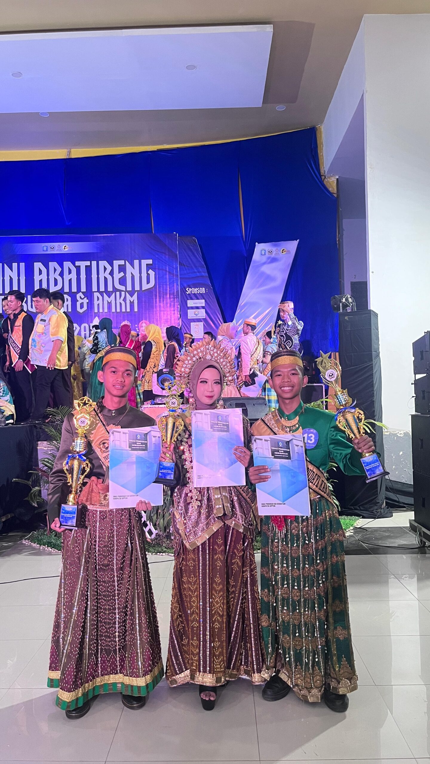 Read more about the article Puncak Pemilihan Duta Budaya Soppeng 2026 Meriah, 3 Finalis SMKN 1 Soppeng Ukir Prestasi