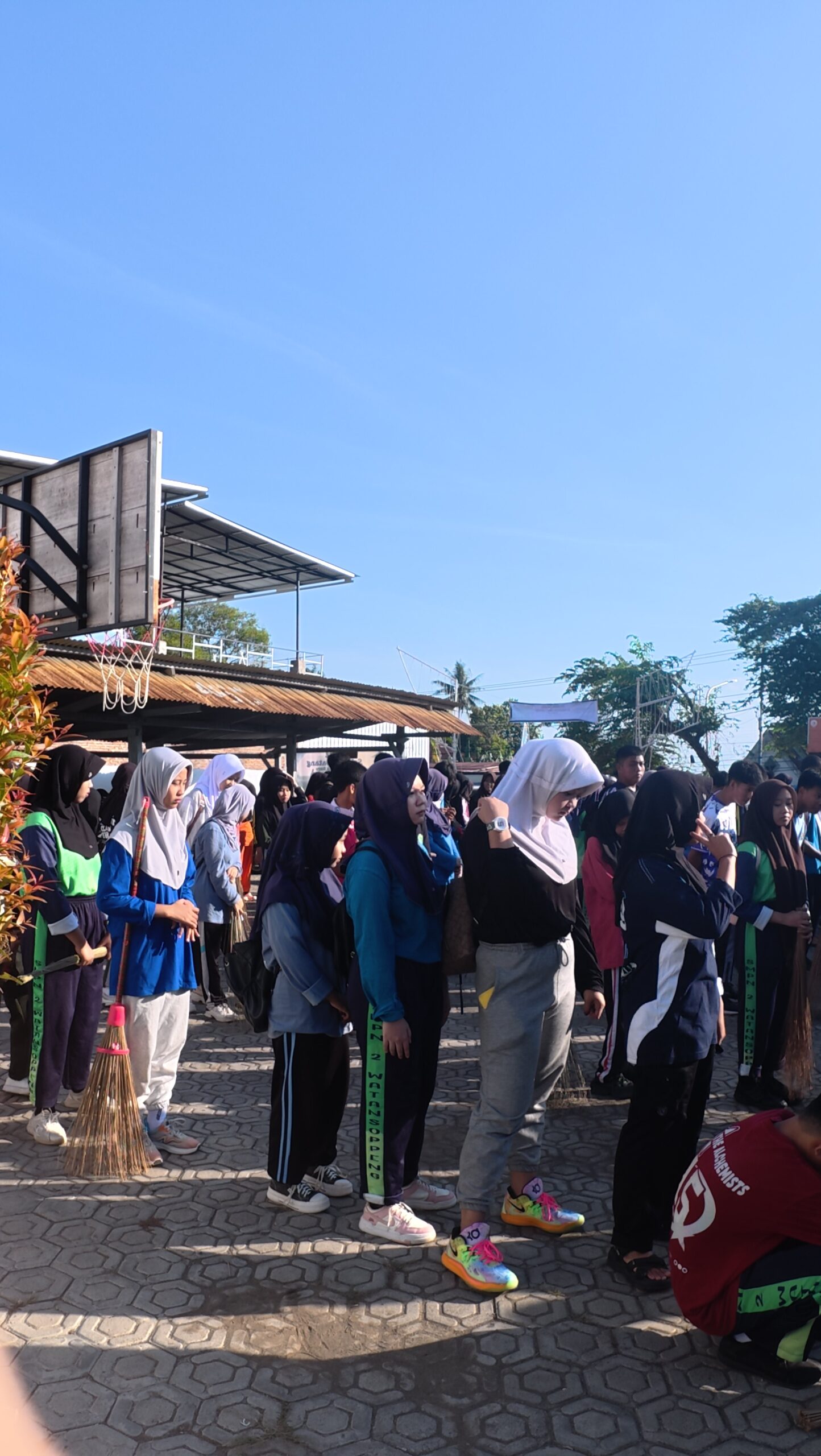 Read more about the article PRA-MPLS SMKN 1 Soppeng Diawali dengan Kegiatan “Jumat Bersih”